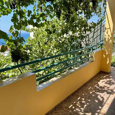 Apartment Sevilia Qeparo