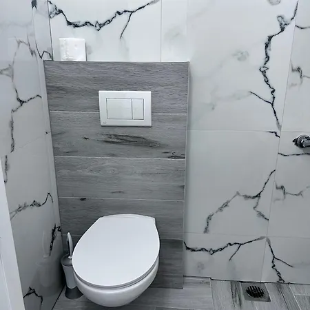 Apartment Sevilia Qeparo