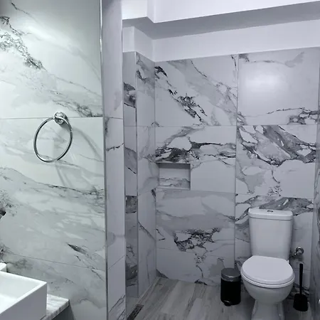 Apartment Sevilia Qeparo