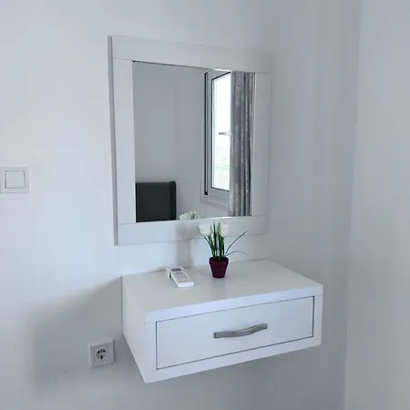 Sevilia Apartment Qeparo