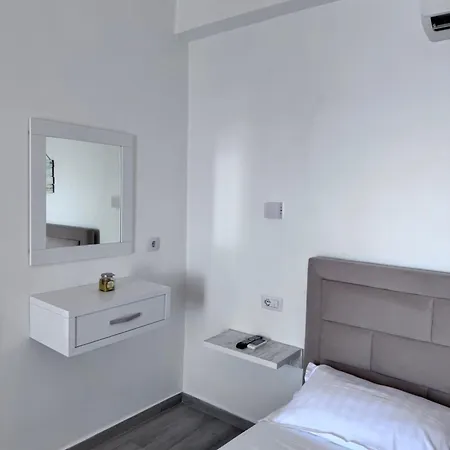 Apartment Sevilia Qeparo