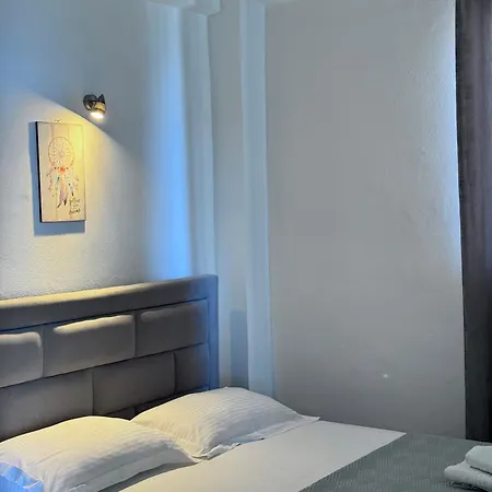 Sevilia Apartment Qeparo